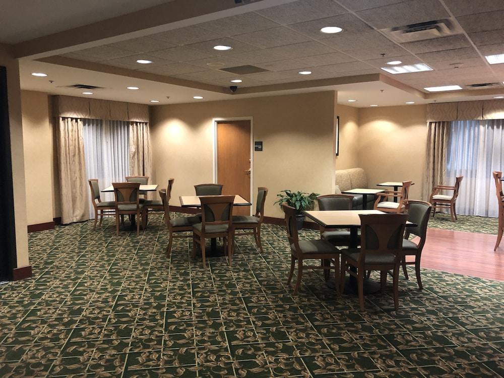 Hampton Inn Sidney Екстериор снимка