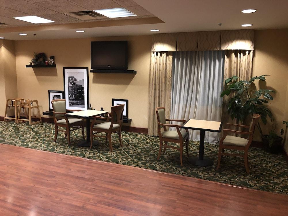 Hampton Inn Sidney Екстериор снимка