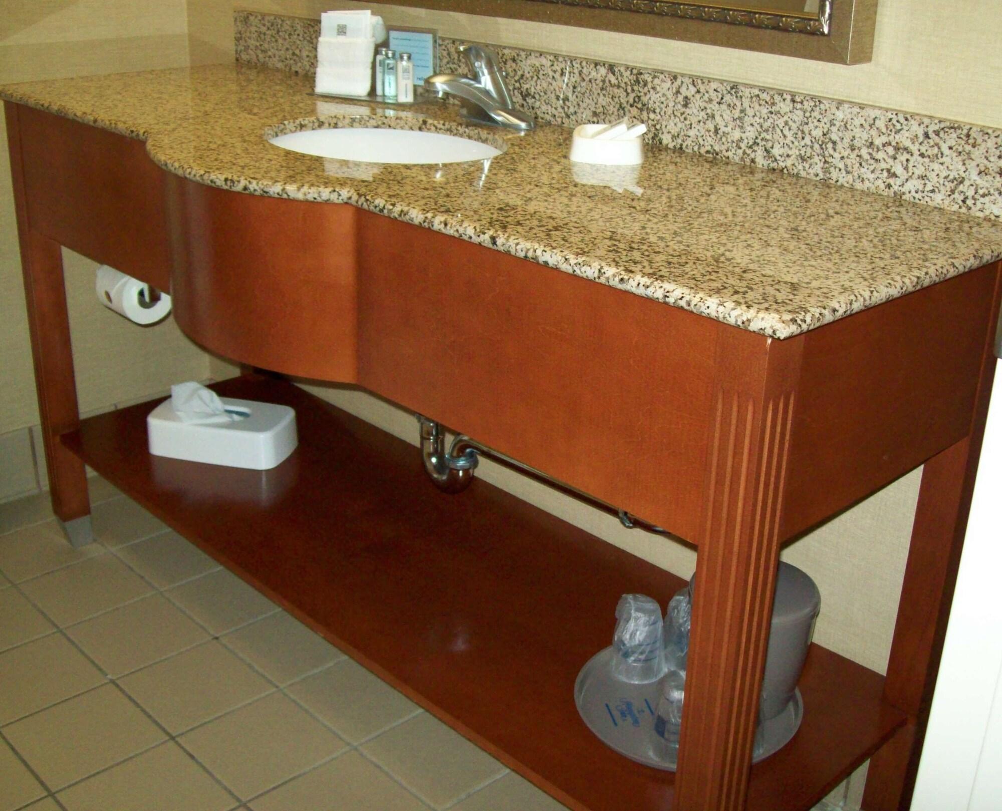 Hampton Inn Sidney Екстериор снимка