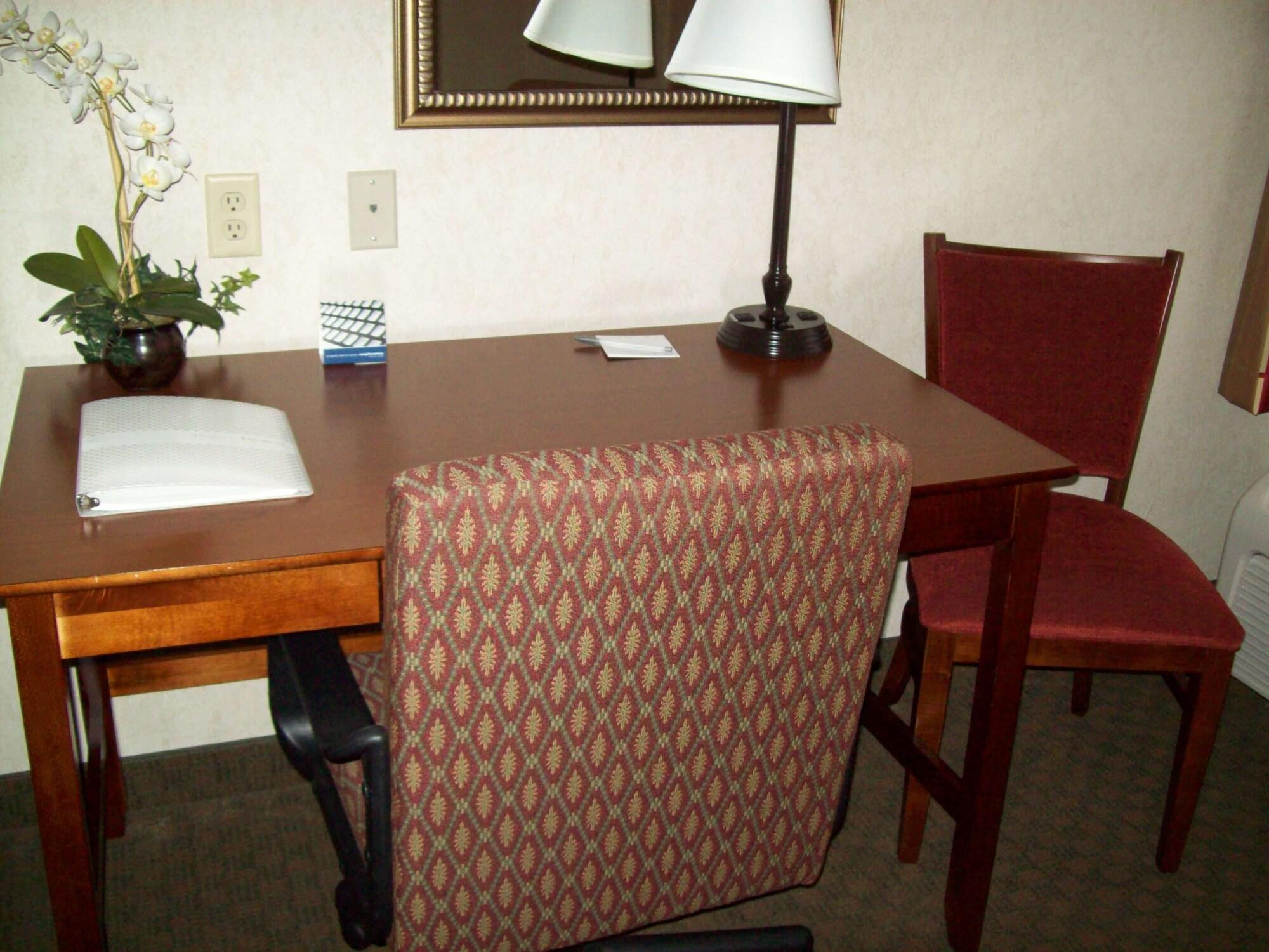 Hampton Inn Sidney Екстериор снимка