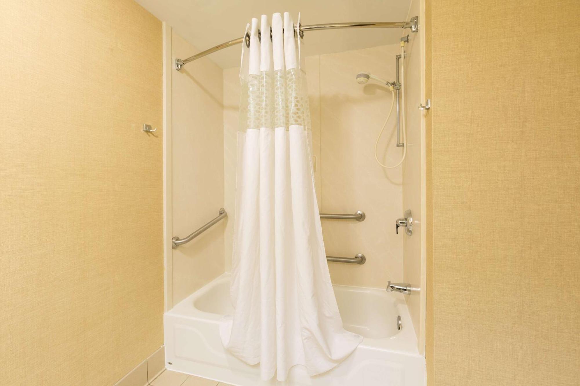 Hampton Inn Sidney Екстериор снимка
