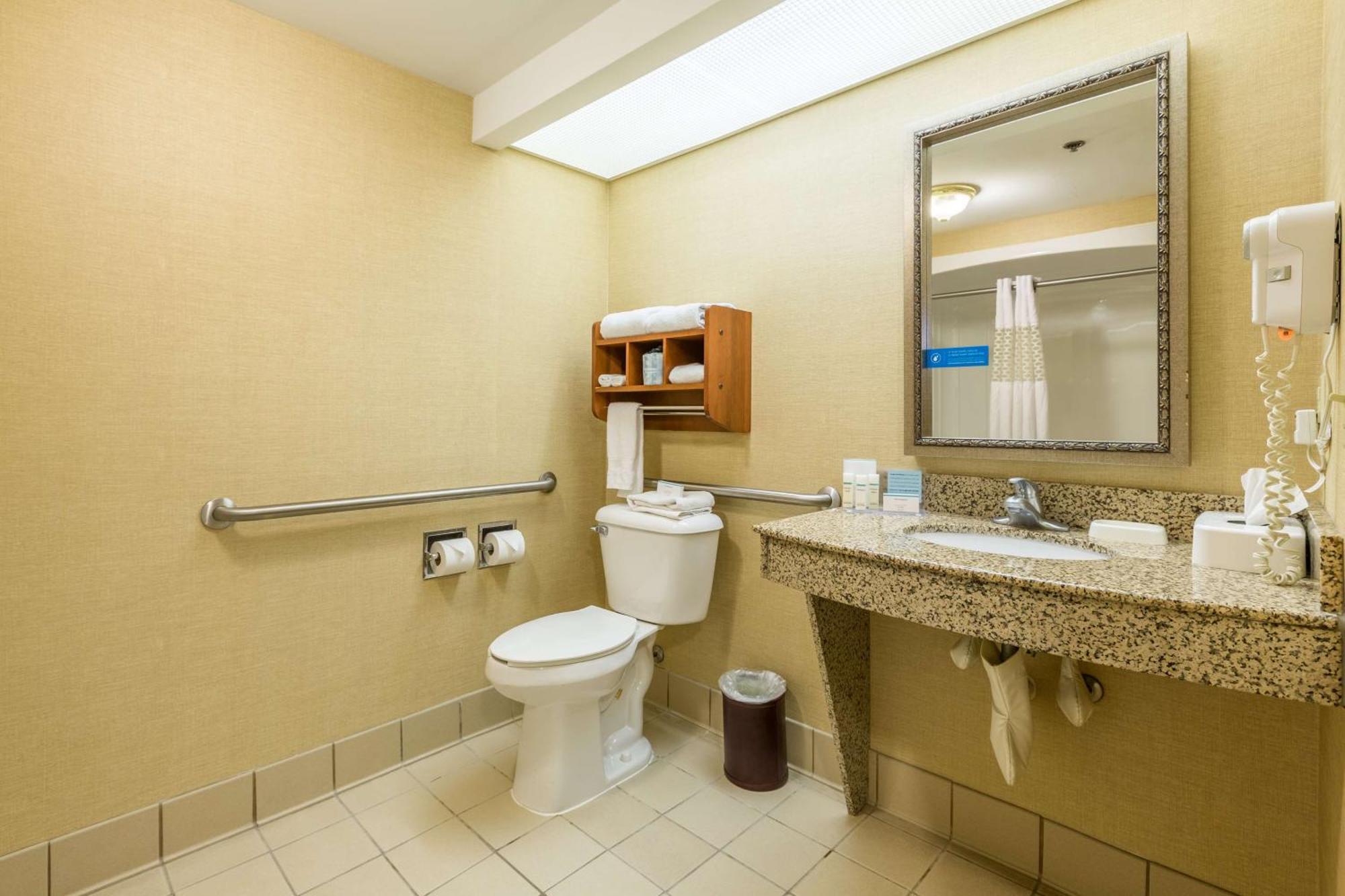 Hampton Inn Sidney Екстериор снимка